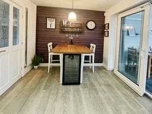 Kitchen/ Diner - click for photo gallery